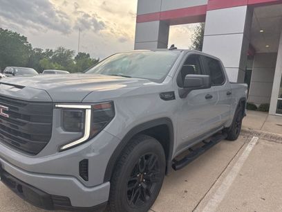 Used 2025 GMC Sierra 1500 Pro w/ Graphite Edition