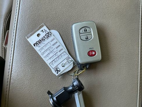 Used 2016 Toyota 4Runner Limited AWD/4WD image 39