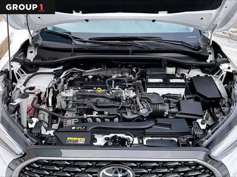 Certified 2025 Toyota Corolla Cross XLE image 30