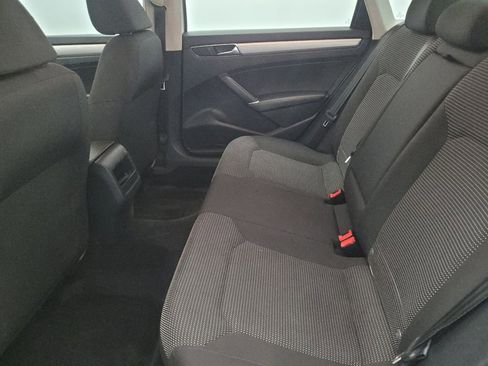 Used 2017 Volkswagen Passat 1.8T S image 18