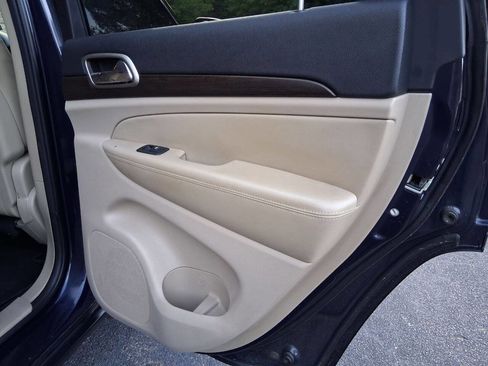 Used 2014 Jeep Grand Cherokee Laredo w/ Quick Order Package 23E AWD/4WD image 23