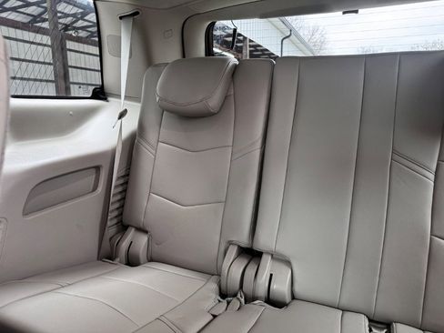 Used 2020 Cadillac Escalade Luxury image 32