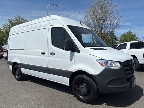 Used 2025 Mercedes-Benz Sprinter 2500 image 7