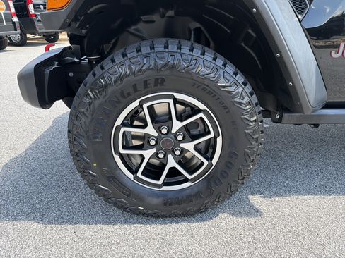 Used 2024 Jeep Wrangler Unlimited Rubicon AWD/4WD image 13