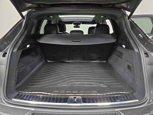 Used 2025 Porsche Cayenne image 31