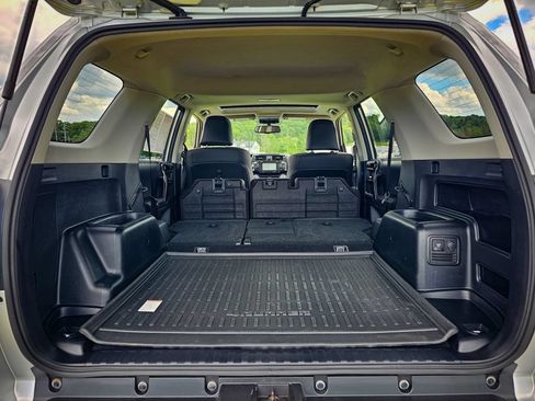 Used 2019 Toyota 4Runner TRD Off-Road Premium AWD/4WD image 37