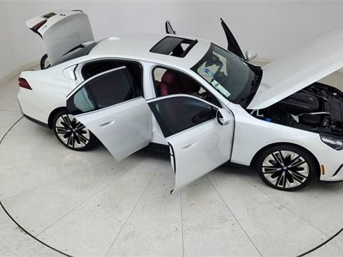 Used 2025 BMW 540i xDrive image 82