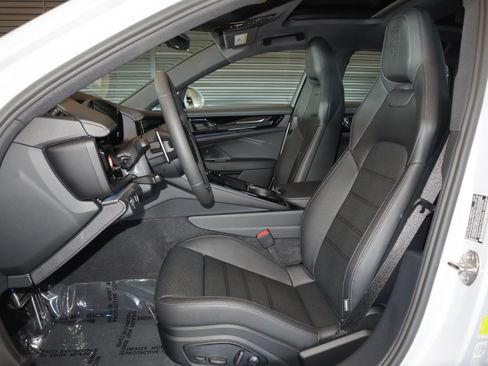 Used 2025 Porsche Panamera 4 image 5