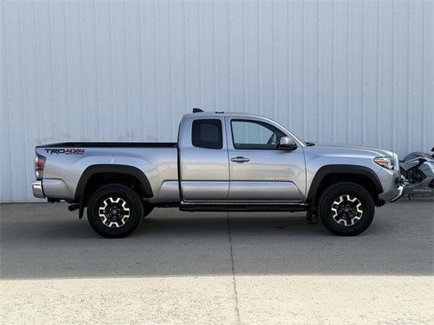Used 2021 Toyota Tacoma TRD Off-Road w/ TRD Premium Off Road Package image 3