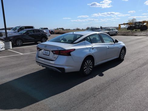 Used 2023 Nissan Altima 2.5 SV AWD/4WD image 7