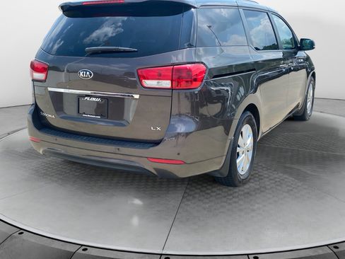 Used 2018 Kia Sedona LX w/ LX Essentials Premium Package FWD image 9