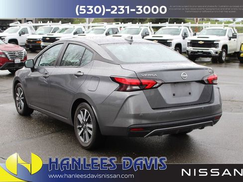 Used 2021 Nissan Versa SV image 9