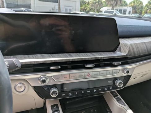 Used 2025 Kia Telluride EX w/ EX Captain's Chair Package FWD image 21