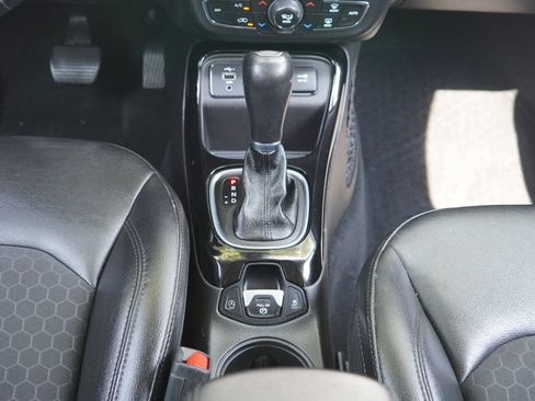 Used 2019 Jeep Compass Latitude FWD image 19