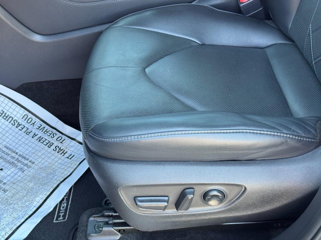 Used 2023 Toyota Highlander Platinum FWD image 26