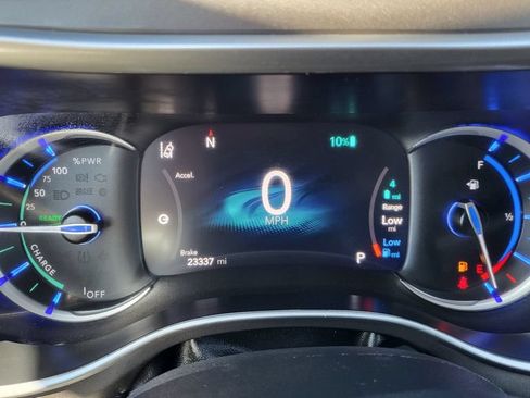 Used 2024 Chrysler Pacifica Limited FWD image 33