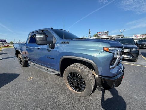 Used 2025 Chevrolet Silverado 2500 LT w/ Trail Boss Package AWD/4WD image 1