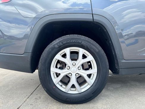 Used 2023 Jeep Grand Cherokee L Limited AWD/4WD image 28
