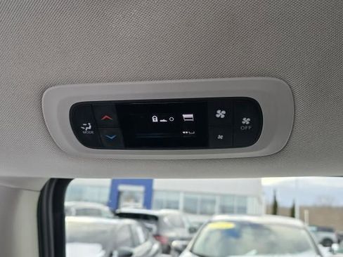 Used 2017 Chrysler Pacifica Touring FWD image 14