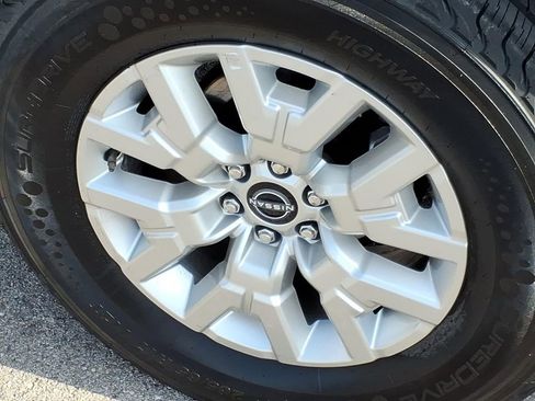 Used 2023 Nissan Frontier SV RWD image 6