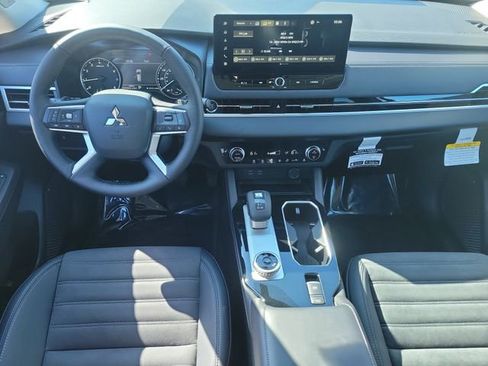 New 2026 Mitsubishi Outlander SE FWD image 17