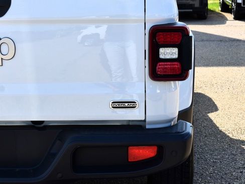 Used 2020 Jeep Gladiator Overland AWD/4WD image 11