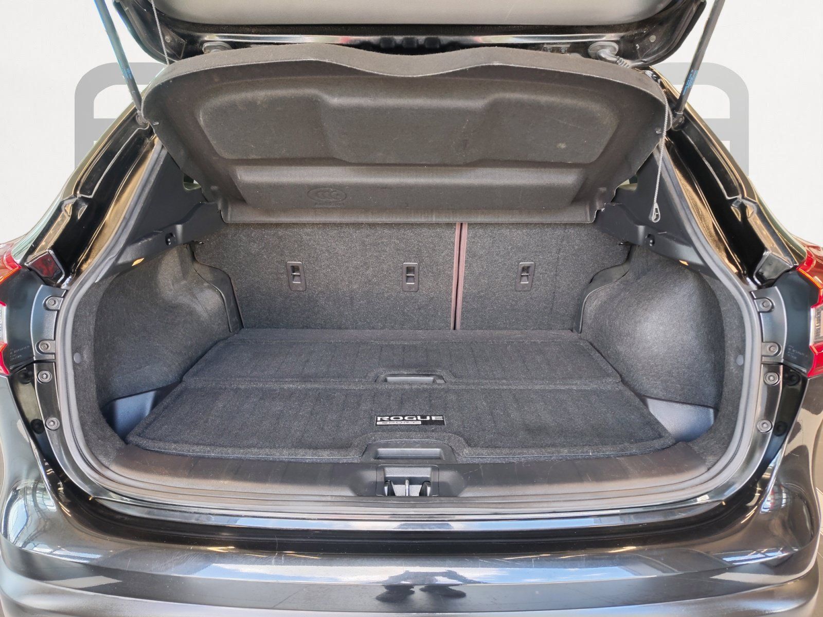 Used 2020 Nissan Rogue Sport SV FWD image 13