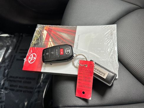 Used 2025 Toyota Grand Highlander XLE image 11