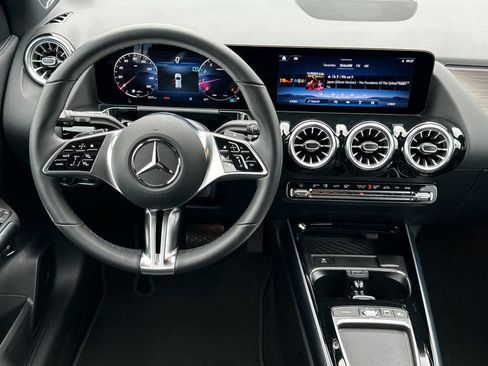 Used 2025 Mercedes-Benz GLA 250 4MATIC image 14