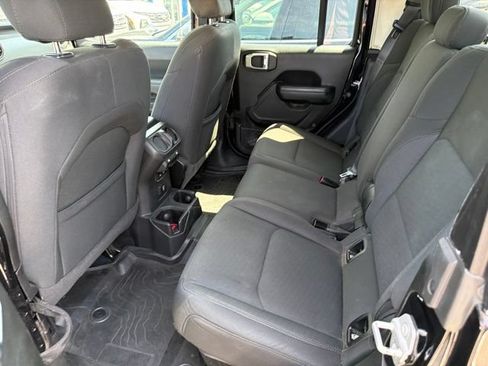 Used 2022 Jeep Gladiator Sport AWD/4WD image 19