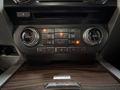 Used 2015 Ford F150 Lariat w/ Equipment Group 502A Luxury AWD/4WD image 19