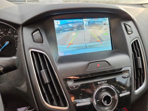 Used 2017 Ford Focus SEL image 18