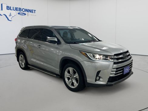 Used 2018 Toyota Highlander Limited FWD image 3