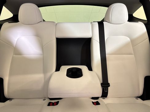 Used 2024 Tesla Model Y Long Range image 28
