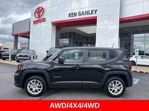 Used 2023 Jeep Renegade Latitude AWD/4WD image 3