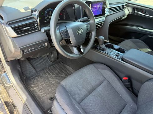 Used 2025 Toyota Camry LE FWD image 14