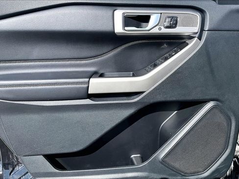 Used 2023 Ford Explorer Limited w/ Equipment Group 301A AWD/4WD image 21