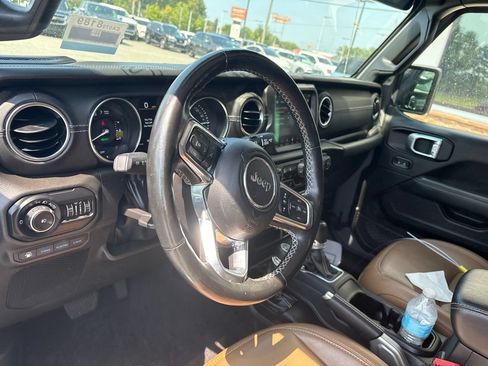 Used 2022 Jeep Wrangler Unlimited Sahara w/ Cold Weather Group AWD/4WD image 3