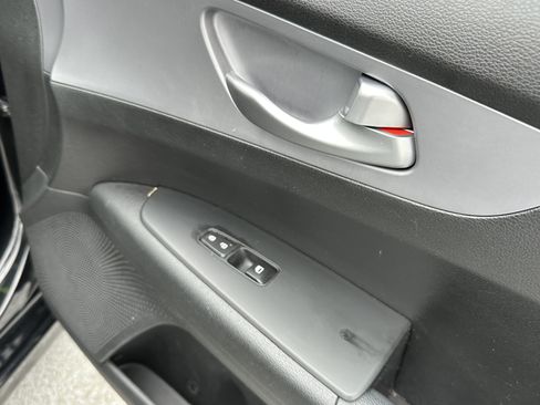 Certified 2023 Kia Forte LXS FWD image 17