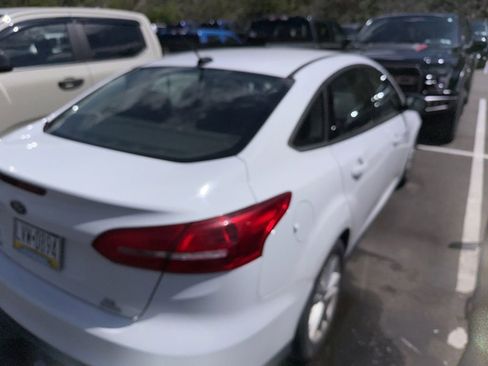 Used 2018 Ford Focus SE FWD image 5