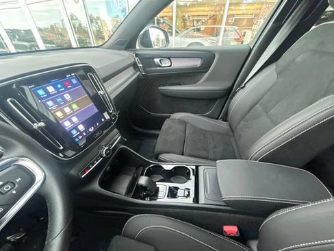 Used 2025 Volvo XC40 B5 Plus AWD/4WD image 23