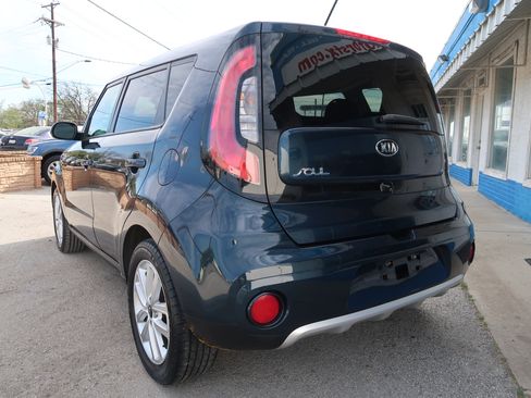 Used 2018 Kia Soul + image 7