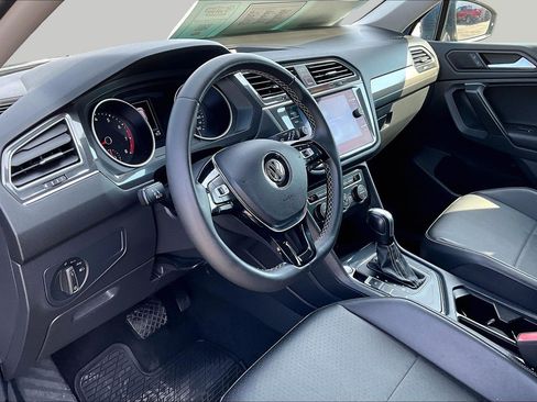 Used 2021 Volkswagen Tiguan SE FWD image 12