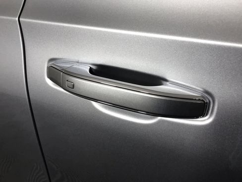 Used 2024 Chevrolet Tahoe High Country image 12