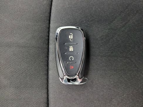 Used 2020 Chevrolet Trax LT w/ LT Convenience Package AWD/4WD image 32