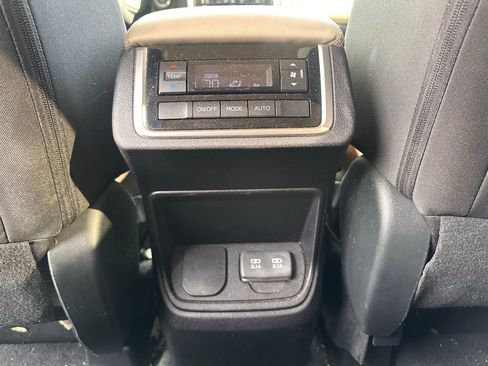 Used 2022 Subaru Ascent Premium w/ Convenience Package image 22