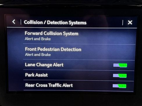 Used 2020 Chevrolet Traverse LT w/ Driver Confidence II Package image 23