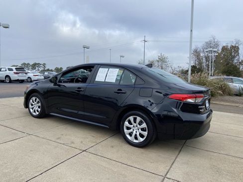 Used 2024 Toyota Corolla LE image 7