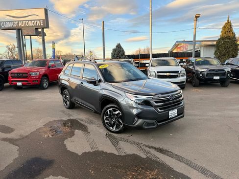Used 2025 Subaru Forester Limited AWD/4WD image 2