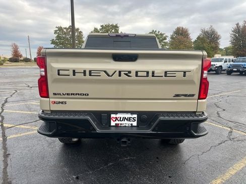 Used 2023 Chevrolet Silverado 1500 ZR2 image 13